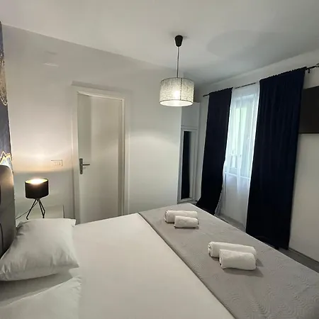 Penthouse Mira *