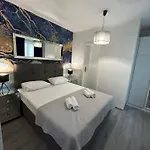 Penthouse Mira 아파트 *