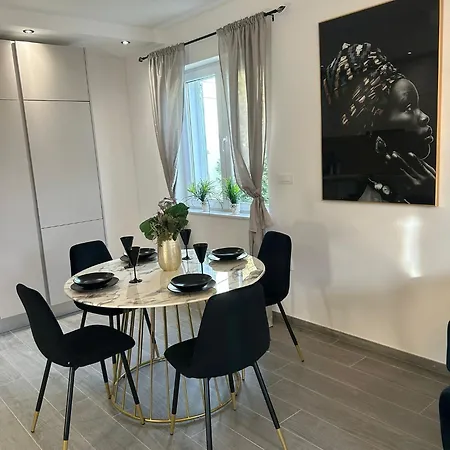 公寓 Penthouse Mira 马卡尔斯卡