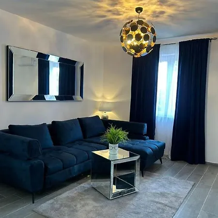 Penthouse Mira *
